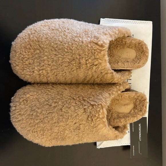 Womens INTENTIONALLY BLANK Sz 9 Tan Fuzzy Slide Mules Slippers - Picture 5 of 11